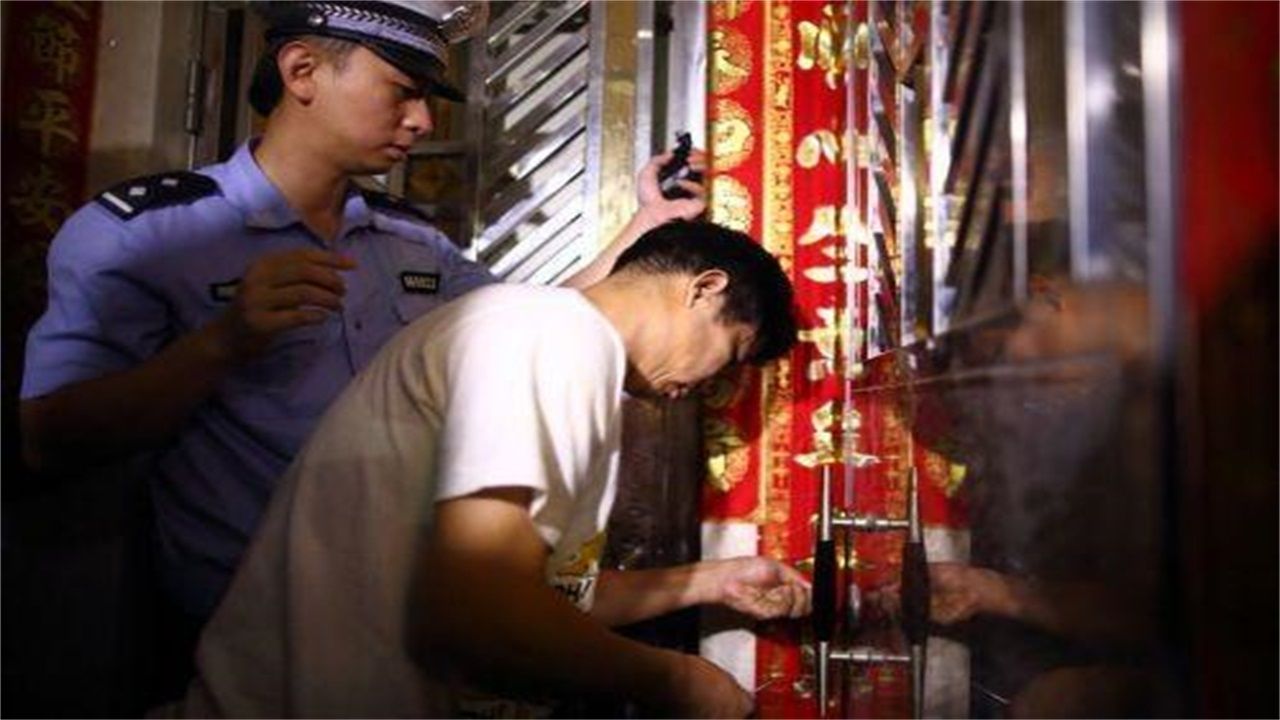 兴隆镇请开锁师傅开了锁后，师傅为什么一般都不进门，就算主人请也不进去？
